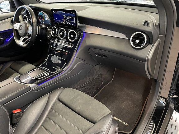 Mercedes-Benz GLC300 e 14 of 22