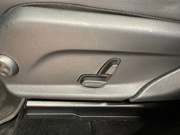 Mercedes-Benz GLC300 e 16 of 22