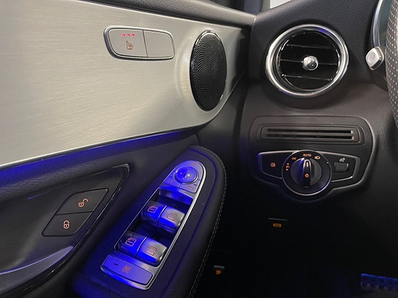 Mercedes-Benz GLC300 e 17 of 22