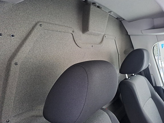 Volkswagen Caddy Maxi 13 of 25