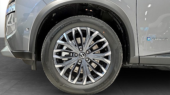 Nissan X-Trail 9 of 17