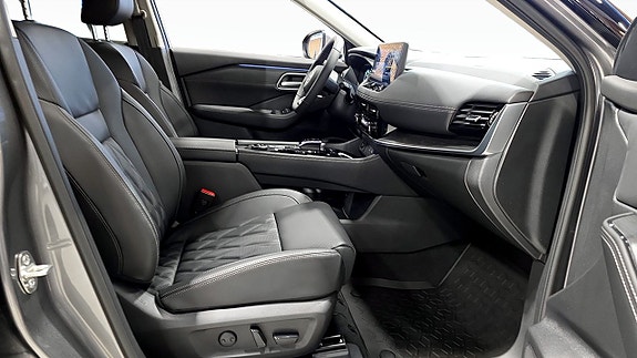 Nissan X-Trail 3 of 17