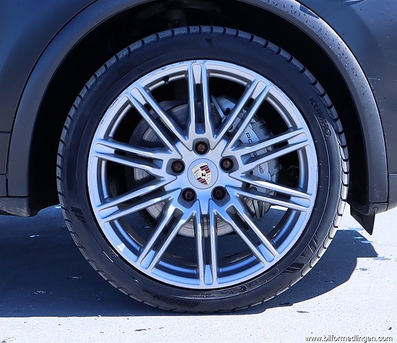 Porsche Cayenne S 20 of 26