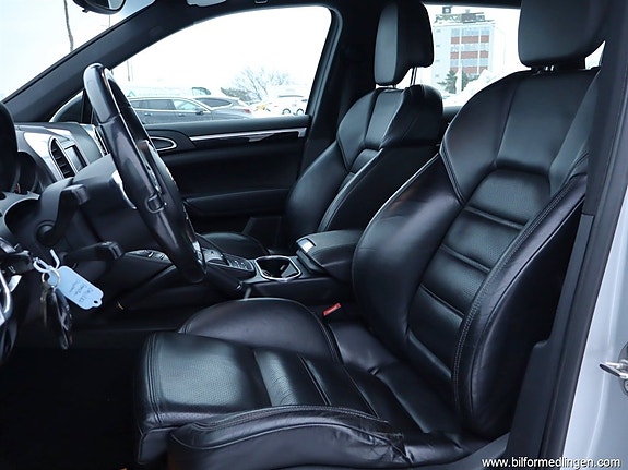 Porsche Cayenne S 6 of 26