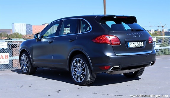 Porsche Cayenne S 3 of 5