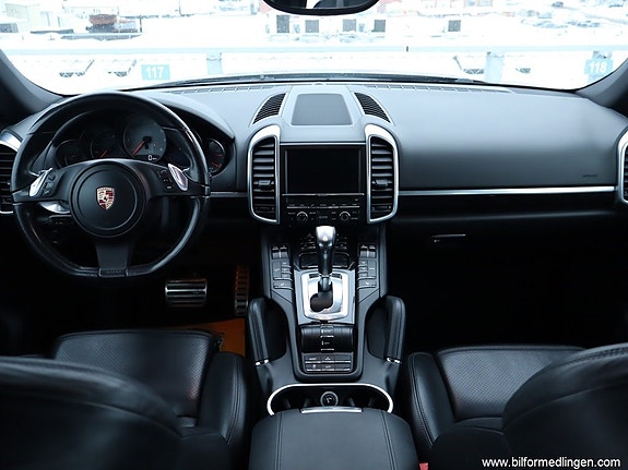 Porsche Cayenne S 7 of 26