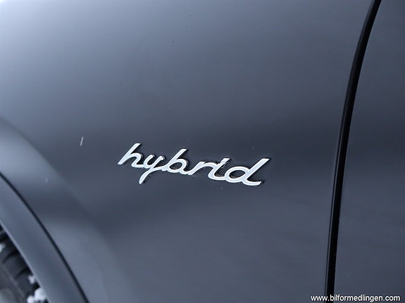 Porsche Cayenne S 15 of 26
