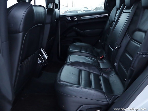 Porsche Cayenne S 9 of 26