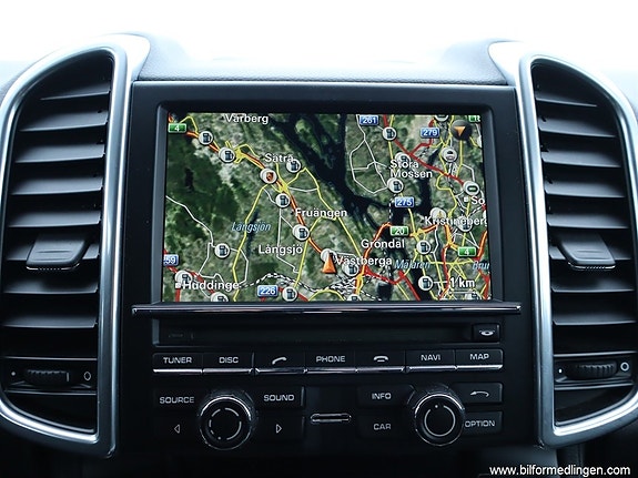Porsche Cayenne S 16 of 26