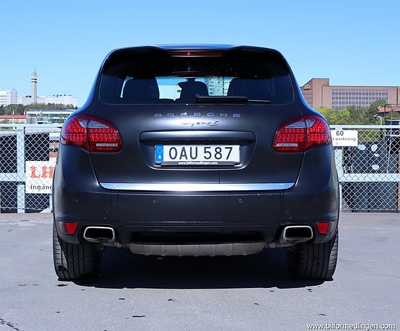 Porsche Cayenne S 5 of 5