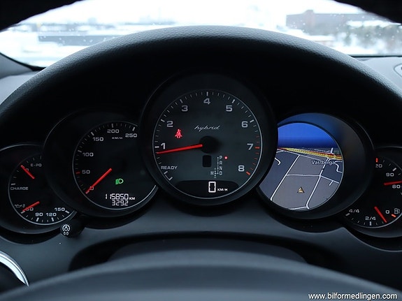 Porsche Cayenne S 10 of 26