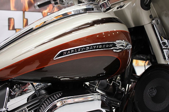 Harley-Davidson CVO Street Glide FLHXSE 3 of 17