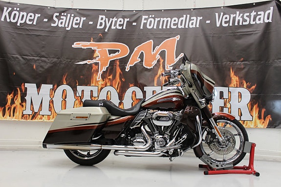 Harley-Davidson CVO Street Glide FLHXSE