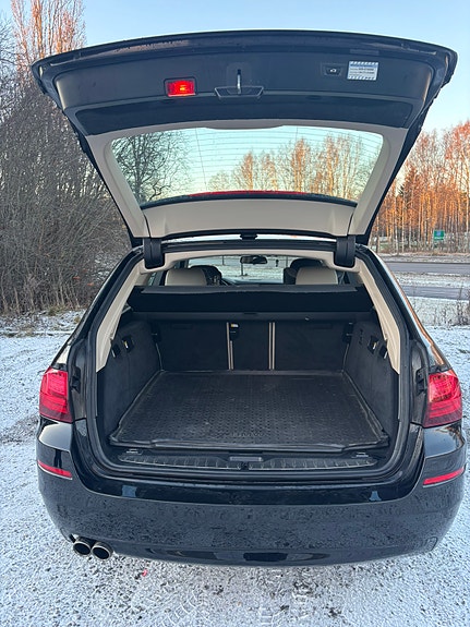 BMW 520d 3 of 5