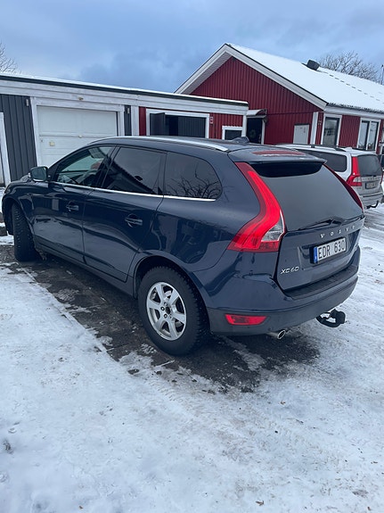 Volvo XC60 3 of 5