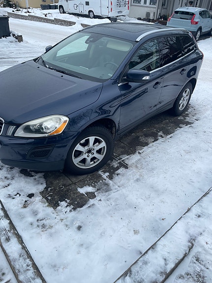 Volvo XC60 2 of 5