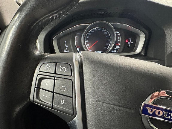Volvo V60 Cross Country 12 of 21