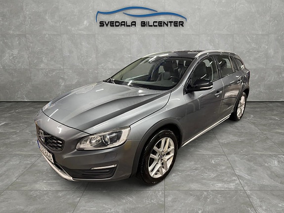Volvo V60 Cross Country 3 of 5