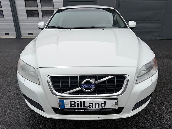 Volvo V70 2 of 12