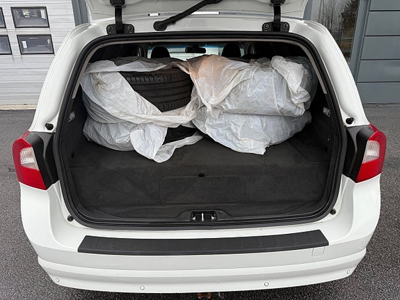 Volvo V70 12 of 12