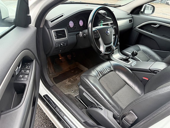 Volvo V70 7 of 12