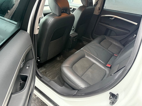Volvo V70 11 of 12