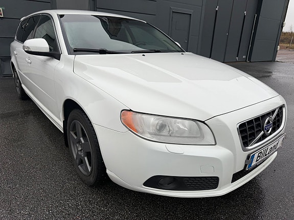 Volvo V70 3 of 12