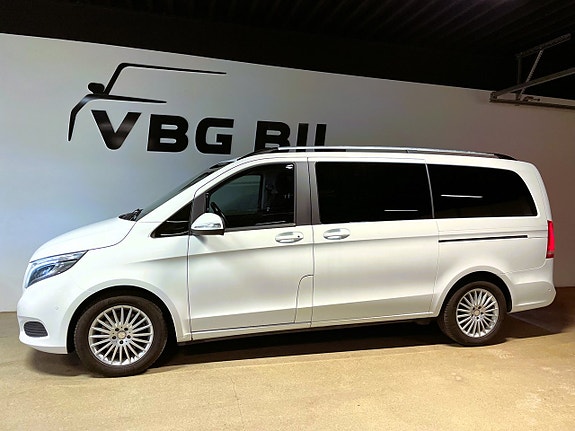 Mercedes-Benz V220 4 of 5