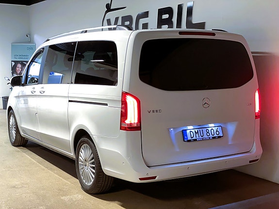 Mercedes-Benz V220 5 of 5