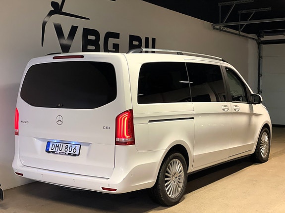 Mercedes-Benz V220 6 of 12