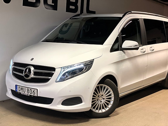 Mercedes-Benz V220 3 of 5