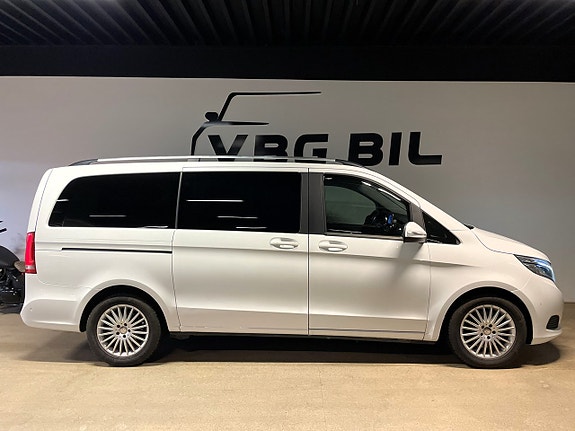 Mercedes-Benz V220 7 of 12