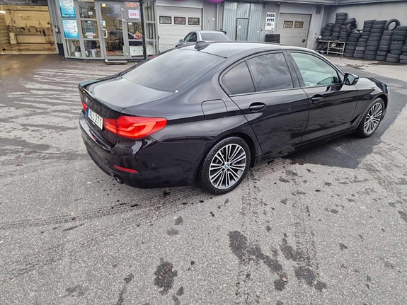 BMW 520d 4 of 5