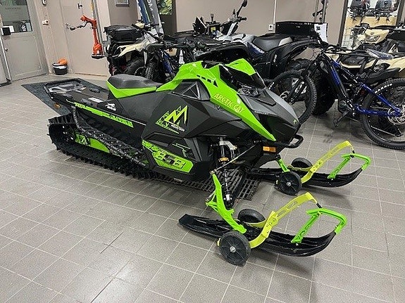 Arctic Cat M 858
