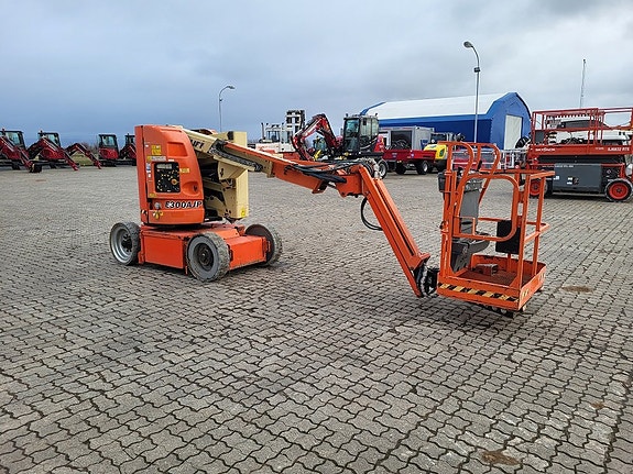 JLG E300AJP Vikbomslift