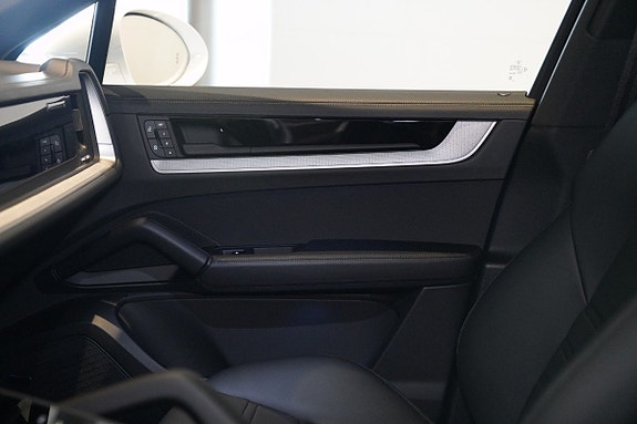 Porsche Cayenne Coupe 16 of 27