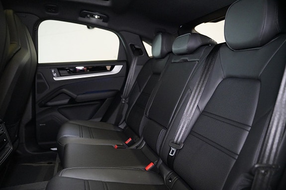 Porsche Cayenne Coupe 12 of 27
