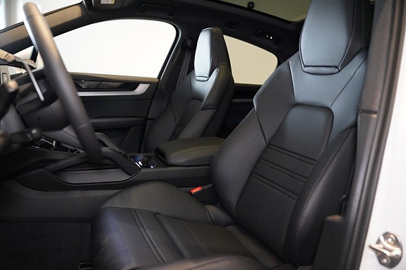 Porsche Cayenne Coupe 14 of 27