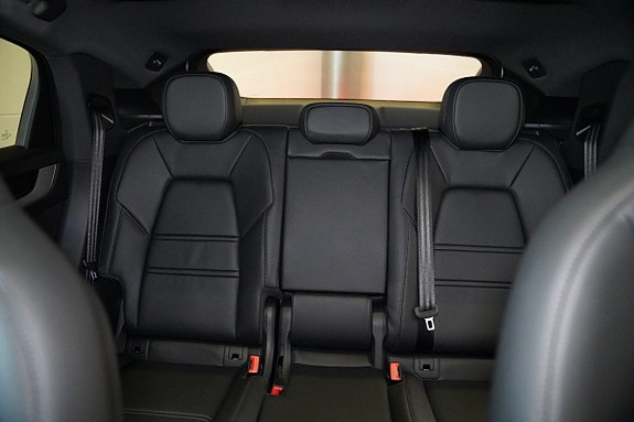 Porsche Cayenne Coupe 11 of 27