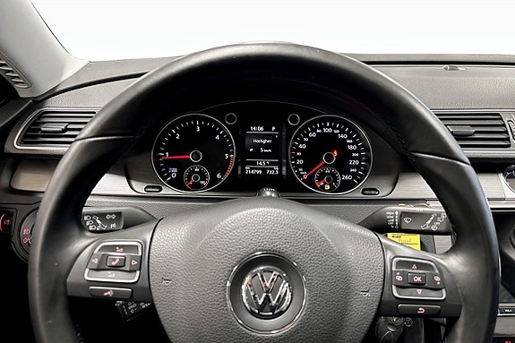 Volkswagen Passat 7 of 10