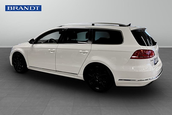 Volkswagen Passat 2 of 5