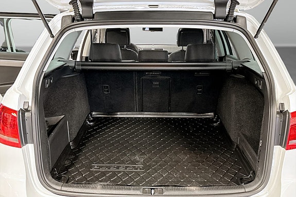 Volkswagen Passat 9 of 10