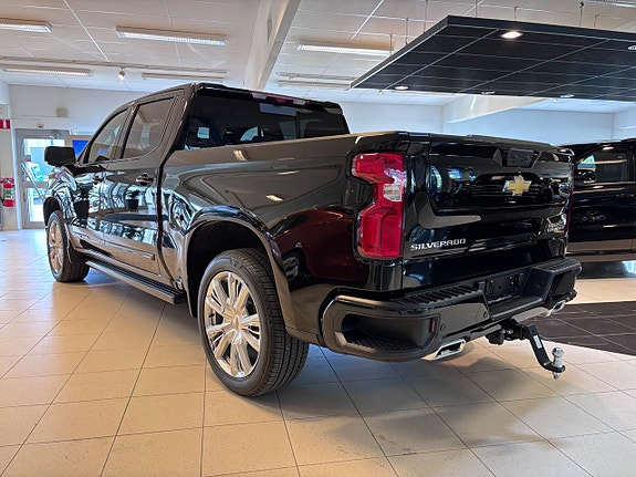 Chevrolet Silverado 1500 2 of 5