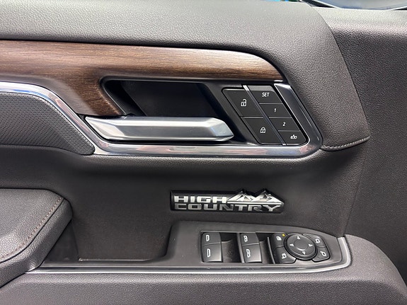 Chevrolet Silverado 1500 10 of 30