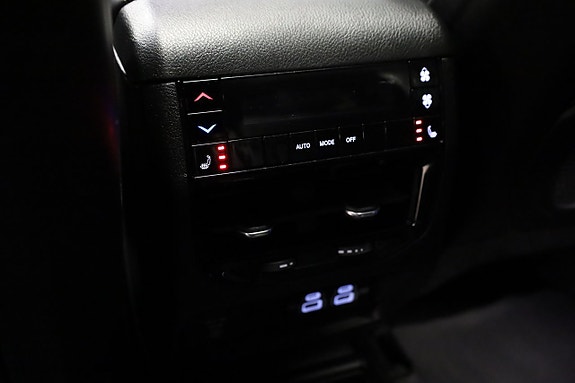 Jeep Grand Cherokee 26 of 28