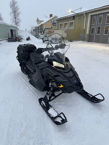 Polaris Titan XC 800 Momsad