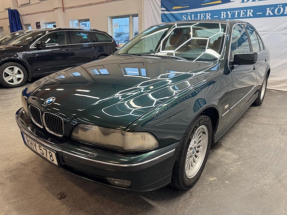 BMW 540i 4 of 5