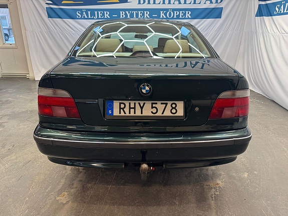 BMW 540i 8 of 17