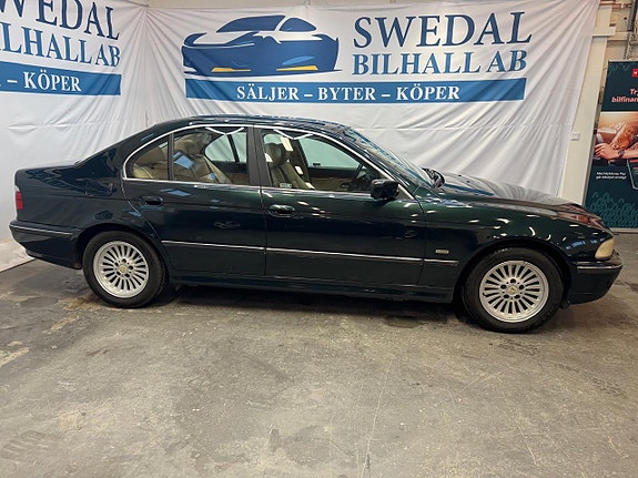 BMW 540i 3 of 5