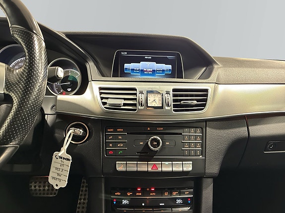 Mercedes-Benz E220 10 of 18